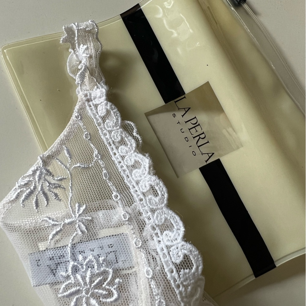 La Perla
floral embroidered sheer briefs